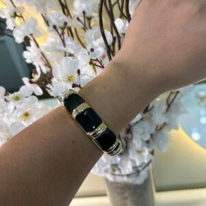 BRACELETE ESCULPIDO PRETO BANHADO A OURO 18K