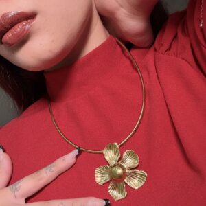COLAR FLORAL – AÇO DOURADO