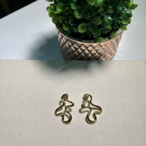 BRINCO ARTE MODERNA BANHADO A OURO 18K
